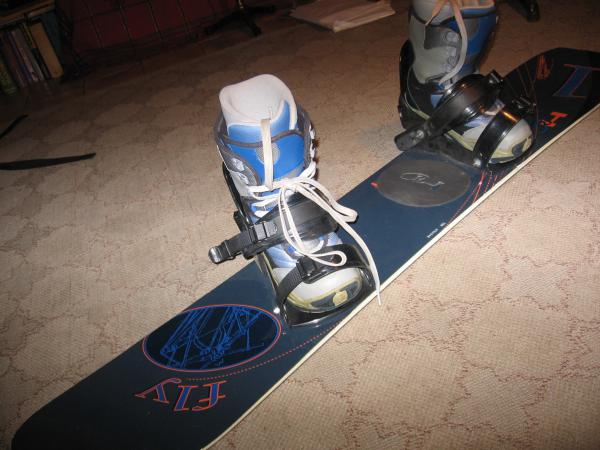 SNOWBOARD 139 CM+BOTY